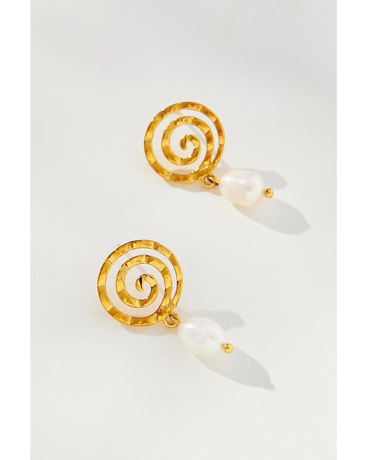 Casa Clara Infinity Swirl Pearl Earrings