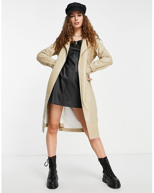 Only leather look trench coat in sand-