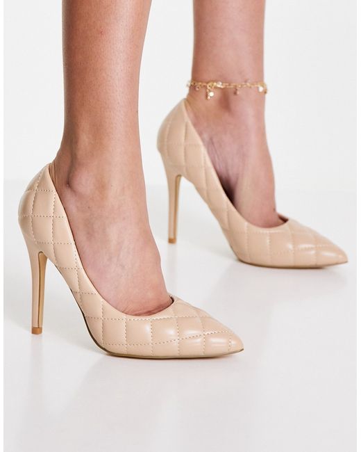 Glamorous quilted pumps in camel-