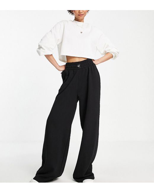 Chelsea Peers Tall high rise wide leg sweatpants with woven logo tab in