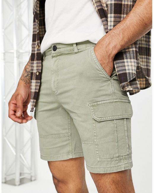 New Look slim fit cargo shorts in khaki-