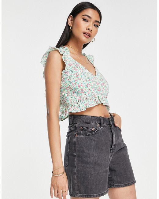 Vero Moda v neck cropped top with frill detail in floral print-