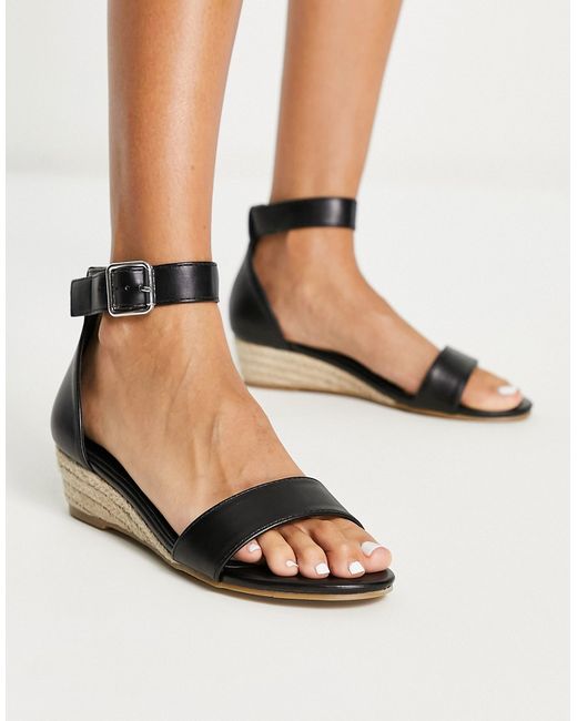 Glamorous low wedge sandals in