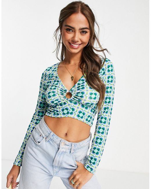 New Look ring detail ruched long sleeve crop top in retro print