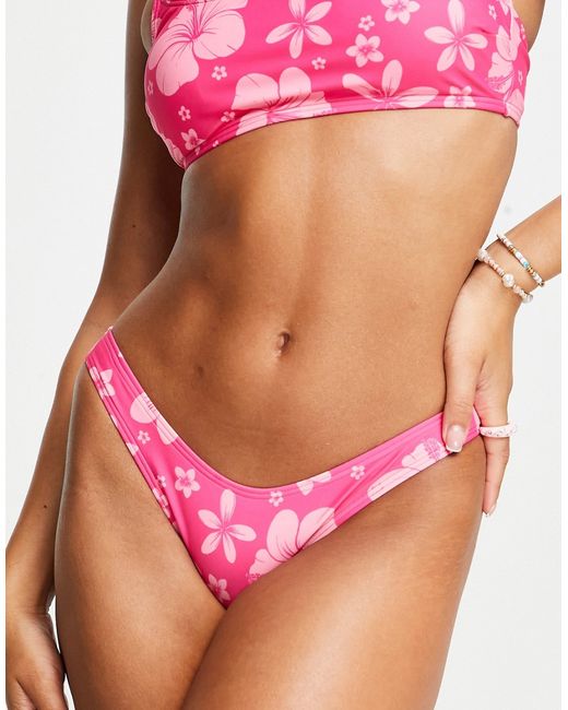 New Look V-front bikini bottoms in tropical