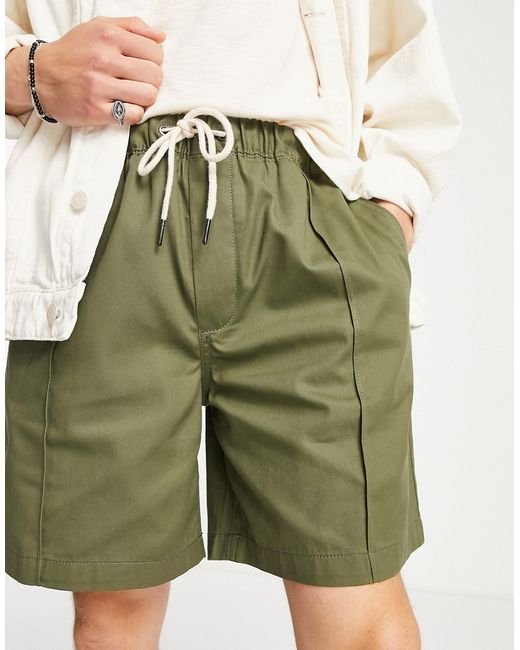 Pull & Bear pleated chino shorts in