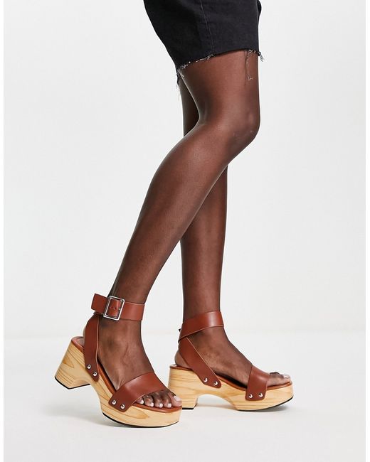 Glamorous summer clog sandals in tan-