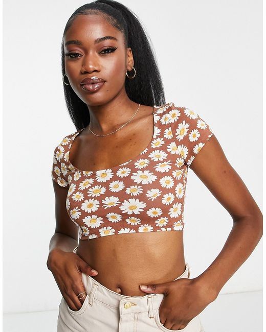 Monki cropped T-shirt in daisy print