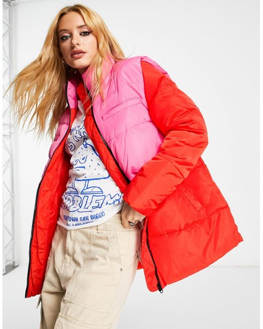 Only padded coat in pink red block-