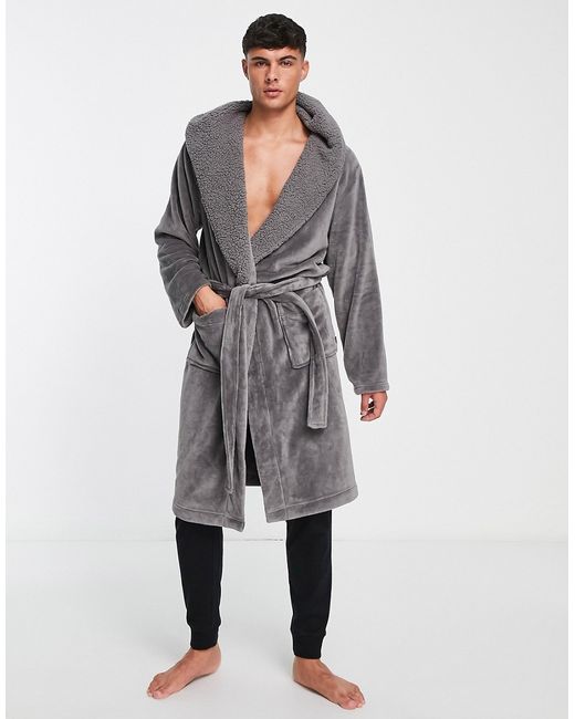 Chelsea Peers textured robe with piping detail in and black