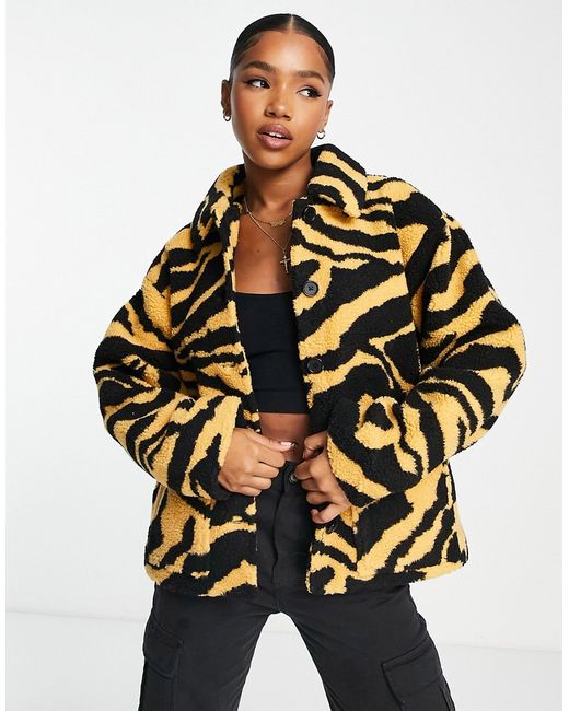 Pieces oversized teddy jacket in tiger print-