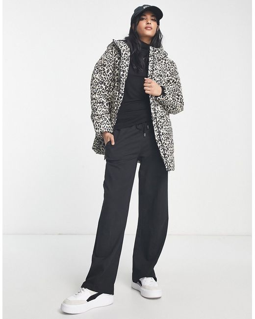 Vila padded coat with hood in leopard print-