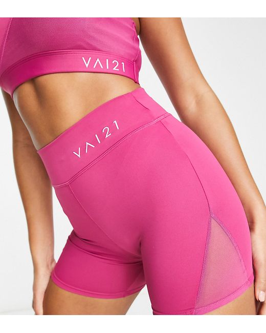 Vai21 legging shorts in part of a set