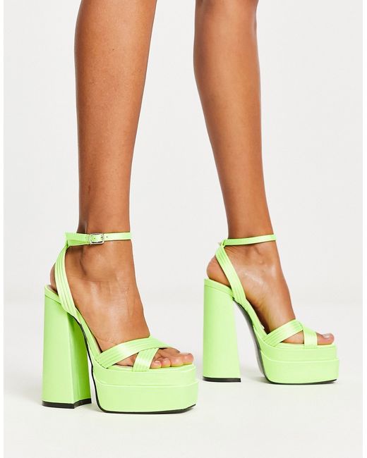 Glamorous satin platform heeled sandals in lime-