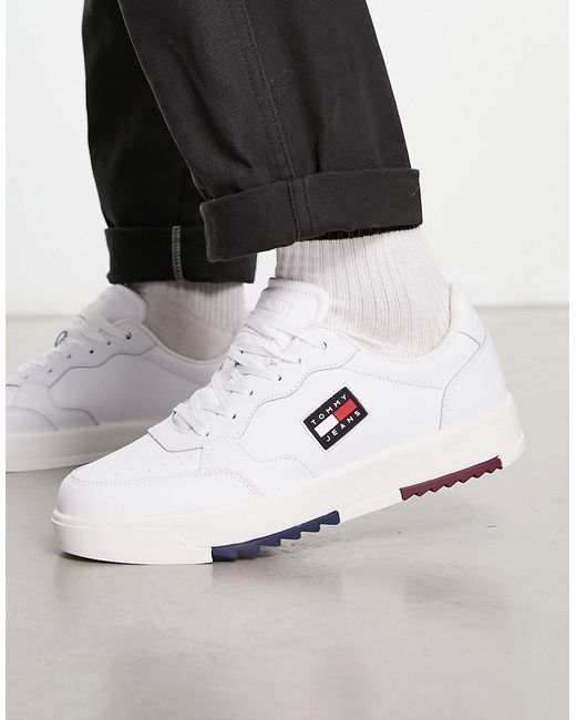 Tommy Jeans sneakers in with shark tooth sole