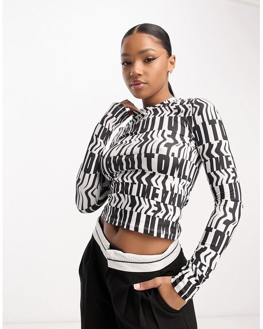 Urban Revivo graphic print cropped top in and white