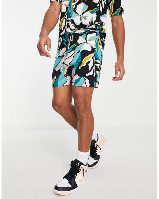 New Look shorts with floral print in part of a set