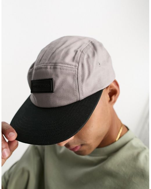 Consigned 5 panel logo cap in gray and black-