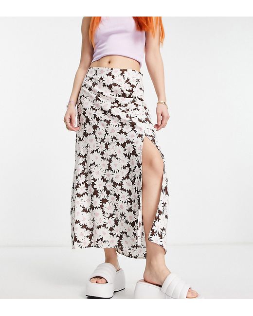 New Look Petite midi skirt with side slit in floral