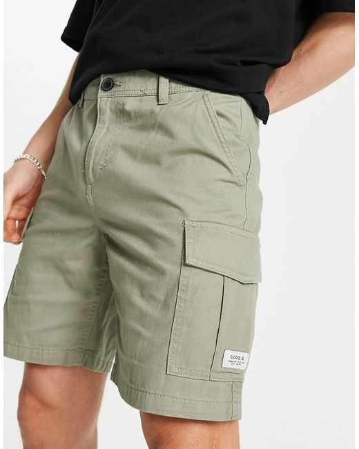 New Look slim fit cargo shorts in khaki-