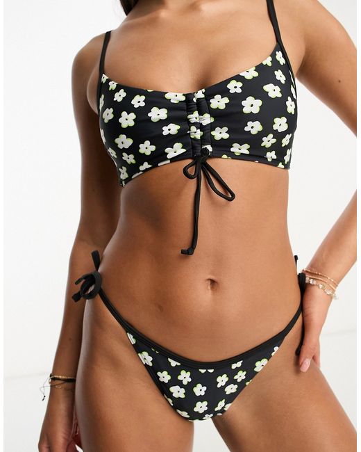 New Look tie side bikini bottoms in daisy floral-