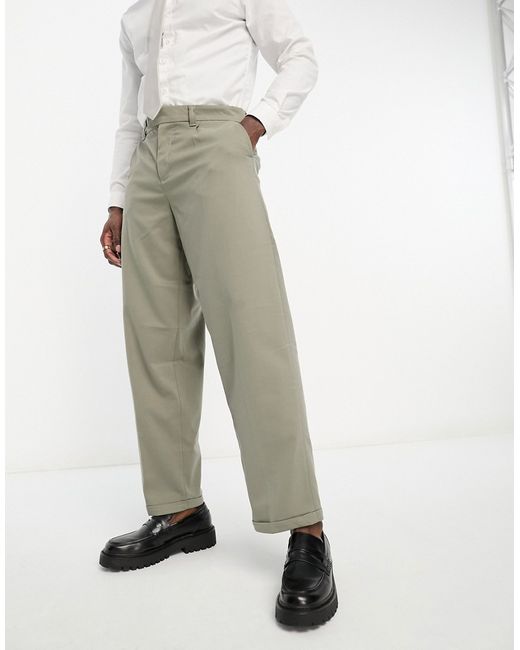 New Look relaxed pleat front pants in khaki-
