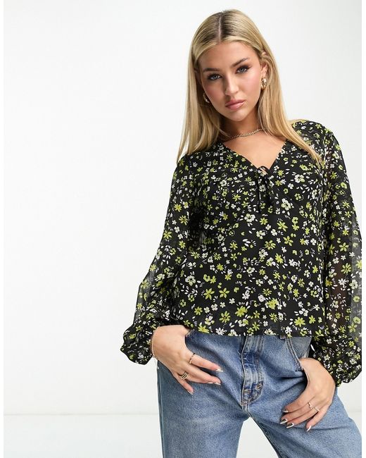 New Look long sleeve cropped blouse in floral