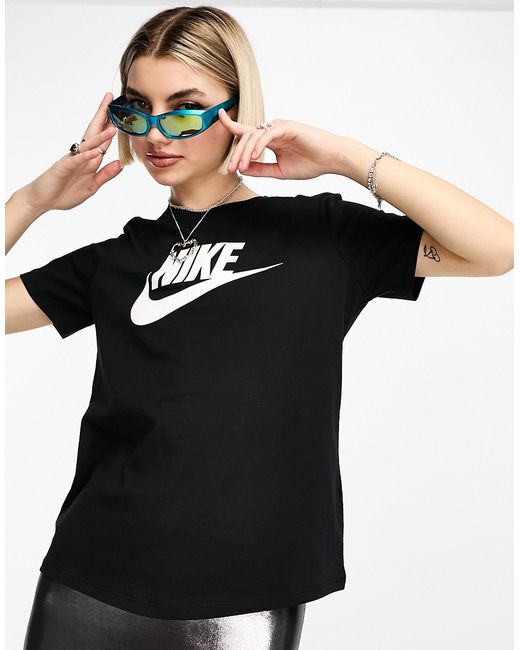 Nike Essential T-shirt in