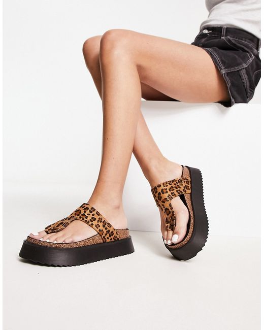 Asos Design Freefall toe post footbed in leopard-
