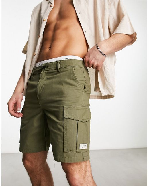 New Look slim fit cargo shorts in dark khaki-