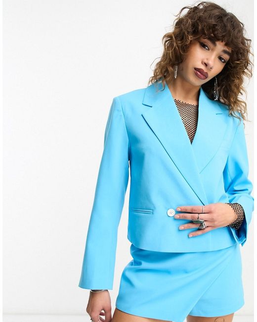 Only cropped blazer in bright part of a set