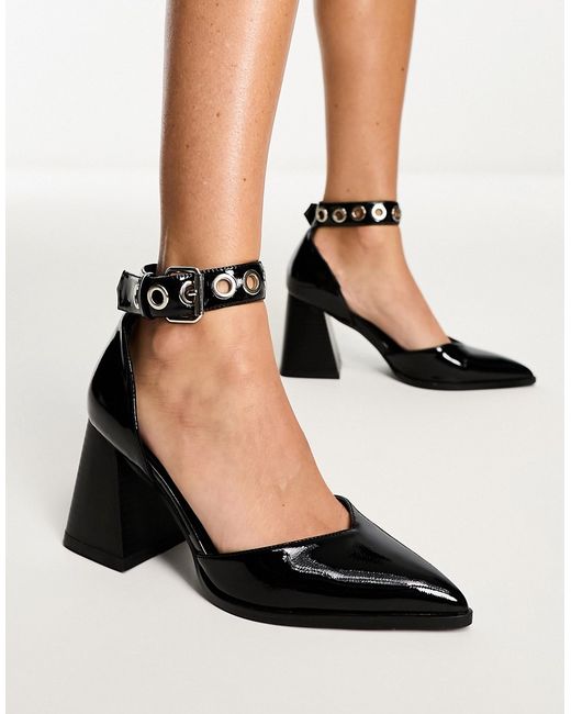 Raid heeled shoe with hardware in