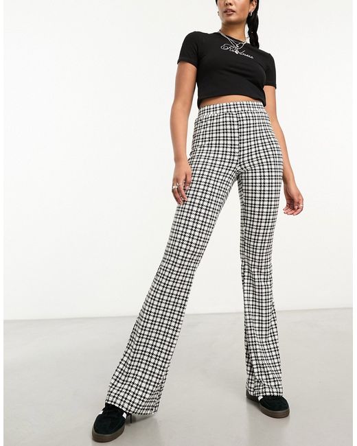 Noisy May flared pants in black houndstooth-