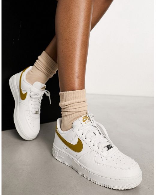 Nike Air Force 1 07 SE sneakers in gold