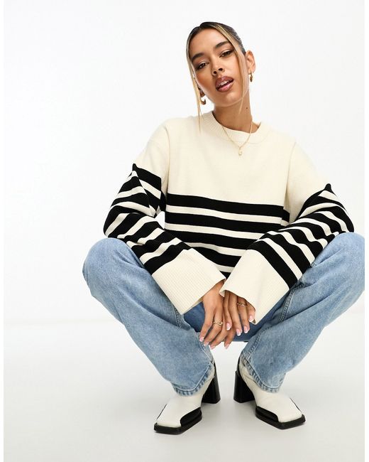 Na-Kd round neck striped sweater and black