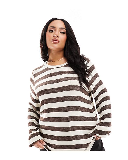 Only Curve T-shirt and white stripe