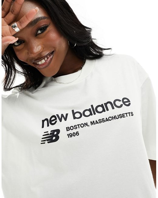 New Balance Linear Heritage t-shirt off