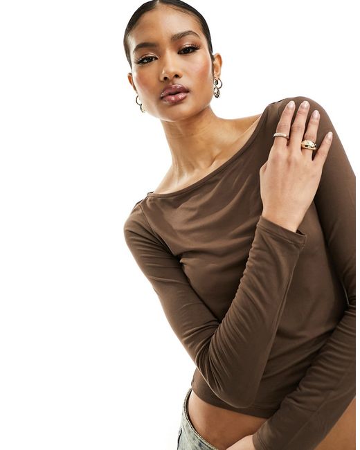 Na-Kd boat neck long sleeve top brown-