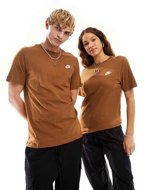 Nike Club T-shirt tan-