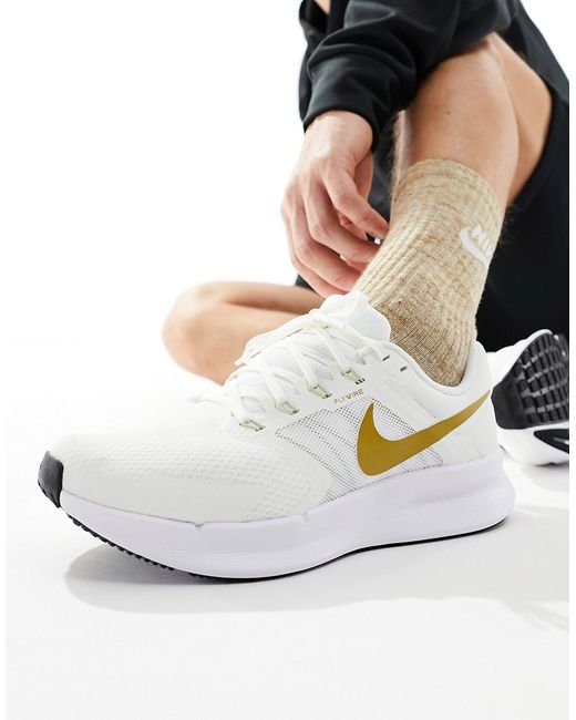 Nike Running Run Swift sneakers and gold