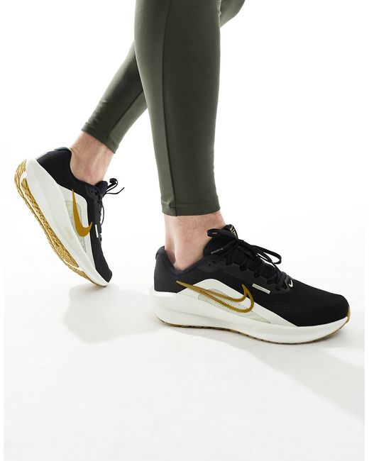 Nike Running Downshifter 13 sneakers and gold