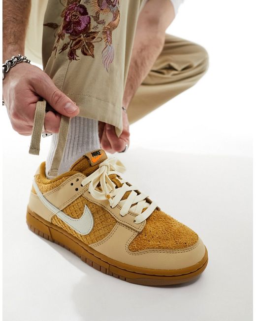 Nike Dunk Low Retro sneakers off and brown