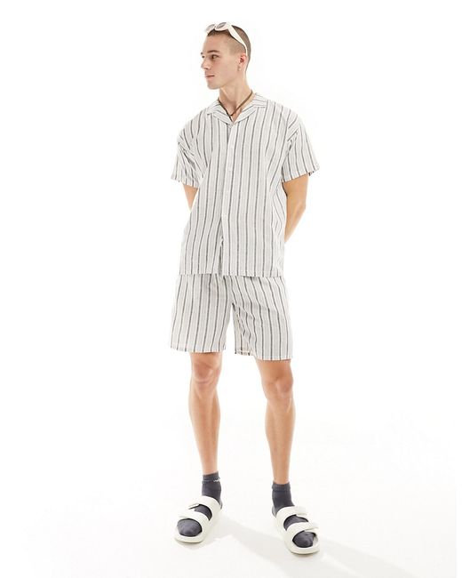 South Beach linen blend shorts with black stripe