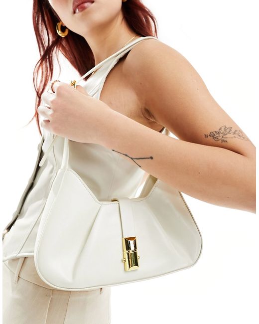 Glamorous shoulder bag with gold clasp cream-