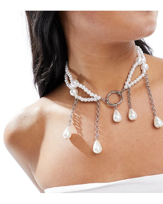 Reclaimed Vintage romantic drippy pearl necklace-