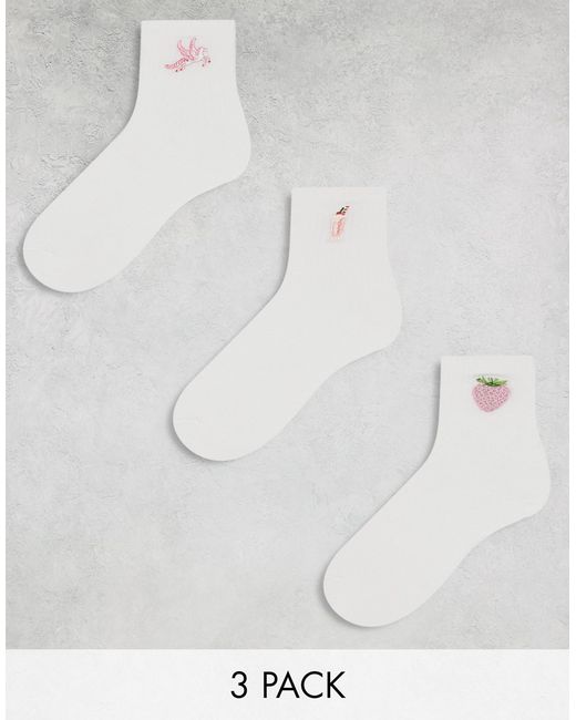 Monki 3-pack ankle socks white with pink embroidery designs-