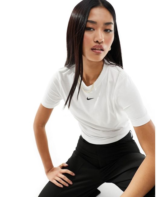 Nike essential slim cropped t-shirt