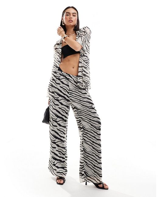 Sndys pants zebra print part of a set-