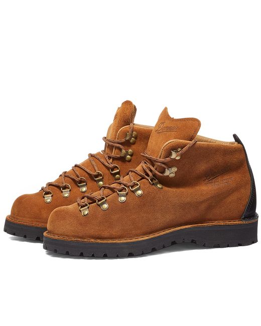 Danner Mountain Light Boot in END. Clothing