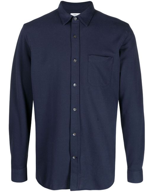 Closed button-down fitted shirt
